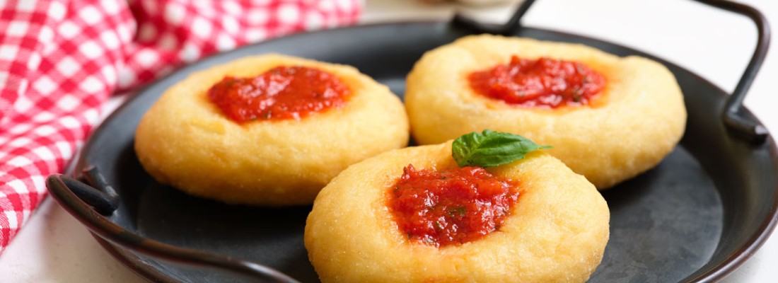 Little fried pizza montanara